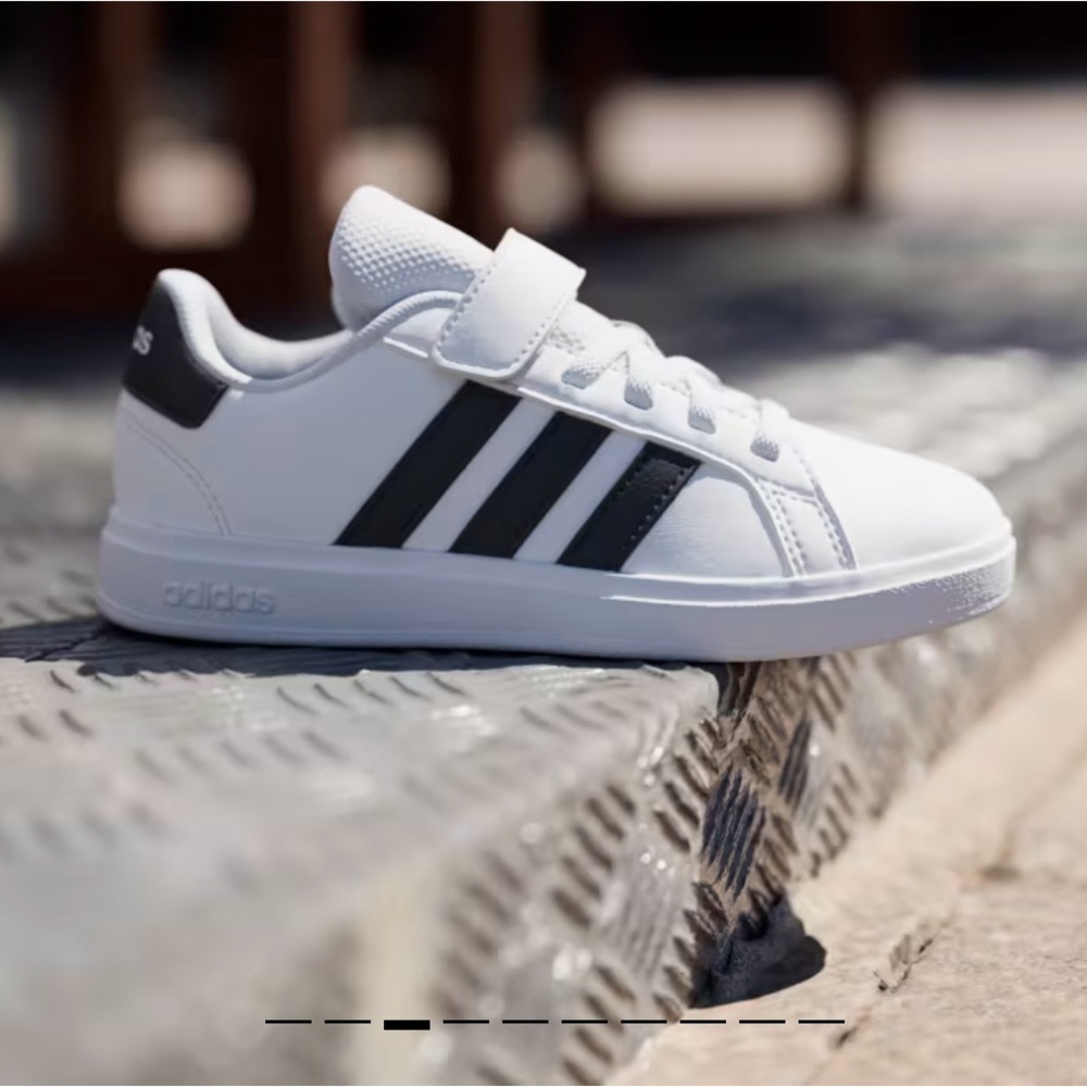 Adidas youth Grand Court Sneakers Velcro Slip On White and Black size 1